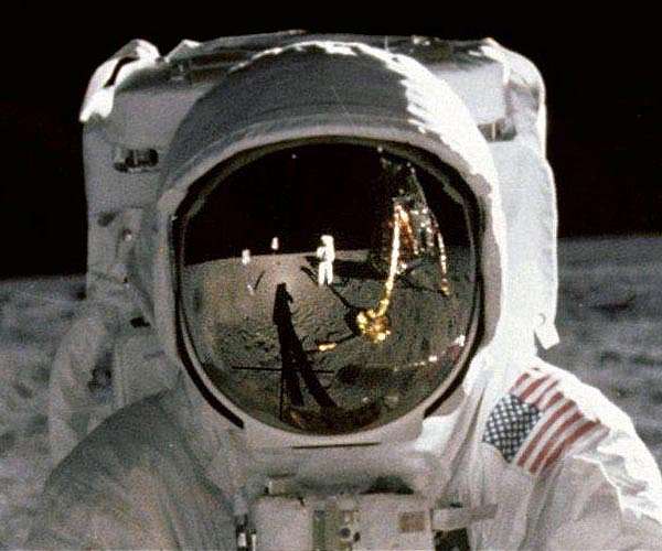 Pope calls Buzz Aldrin to mark 1969 moon landing