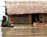 Myanmar villagers fight floods with just sand bags and hope