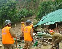 Cyclone toll hits 95 as Bangladesh and India start mopping up