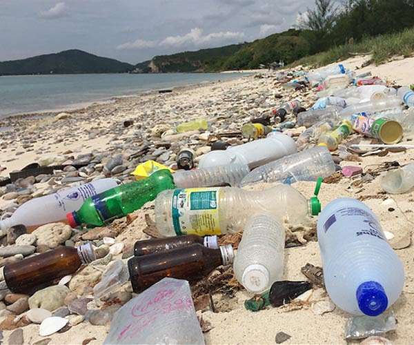 Plastic garbage covers Central American rivers, lakes and beaches