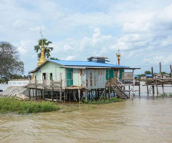 Volunteers rush to help as Myanmar flood toll surges