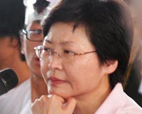 HK leader apologises for extradition crisis, vows to stay on