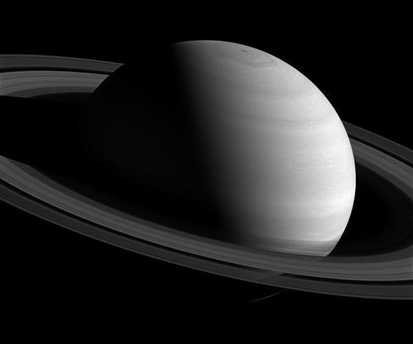 New study puts a definitive age on Saturn's rings-they're really young