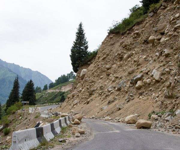 Landslide kills at least 15 bus passengers in northern India