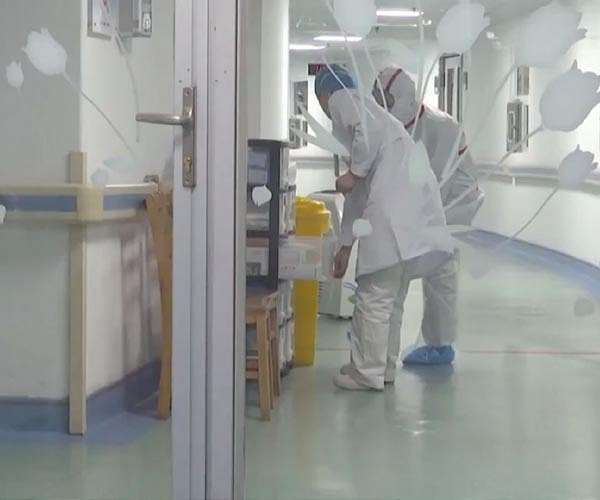 Chinese official apologises after woman miscarries outside lockdown hospital