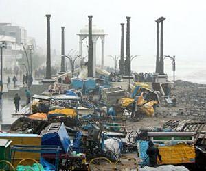 India cyclone survivors return home to destruction