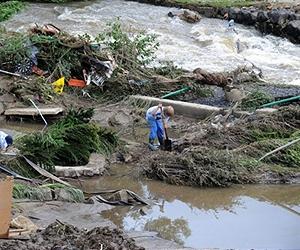 'Flood tourists' inundate deluged Czech capital