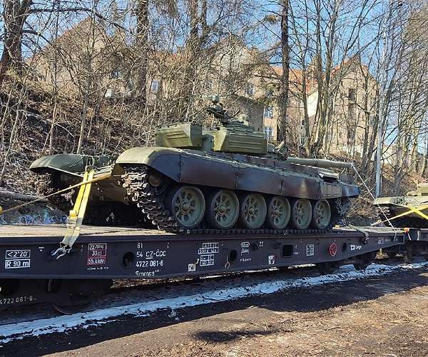 More heavy weapons for Ukraine 'in the near future': NATO chief