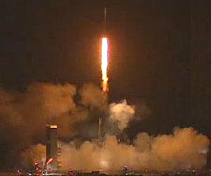 US launches giant eavesdropping satellite