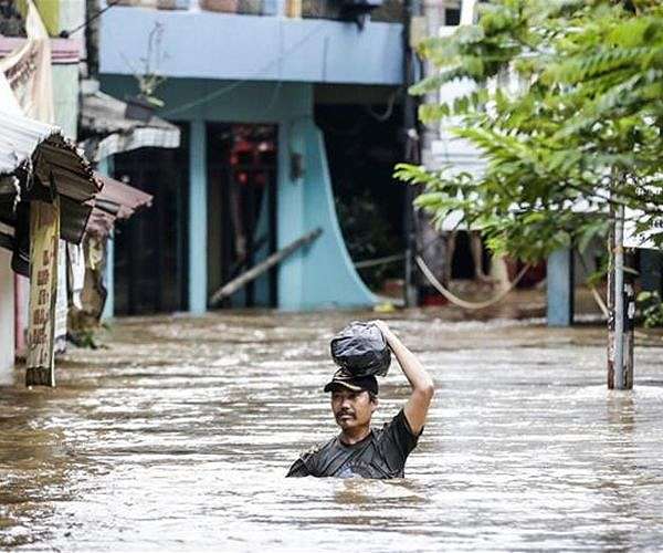 Hundreds evacuated as torrential rains flood Indonesia capital