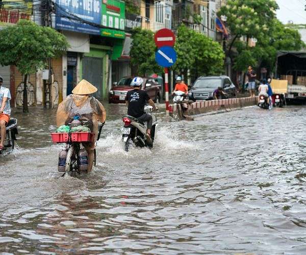 Thousands stranded as record floods submerge Vietnam streets