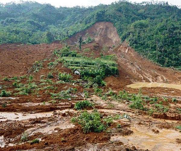 12 women killed by landslide in Indonesia gold mine