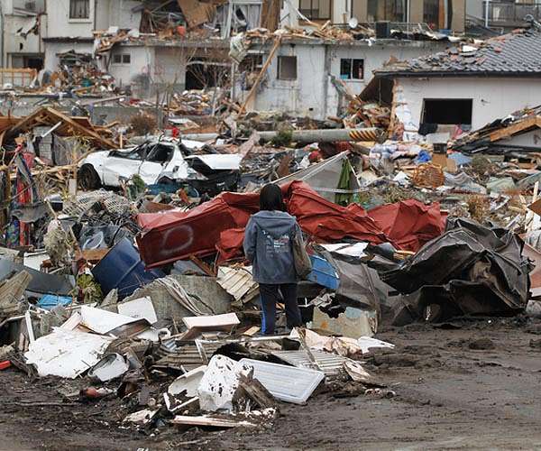 Rescuers extend search for Vanuatu quake survivors
