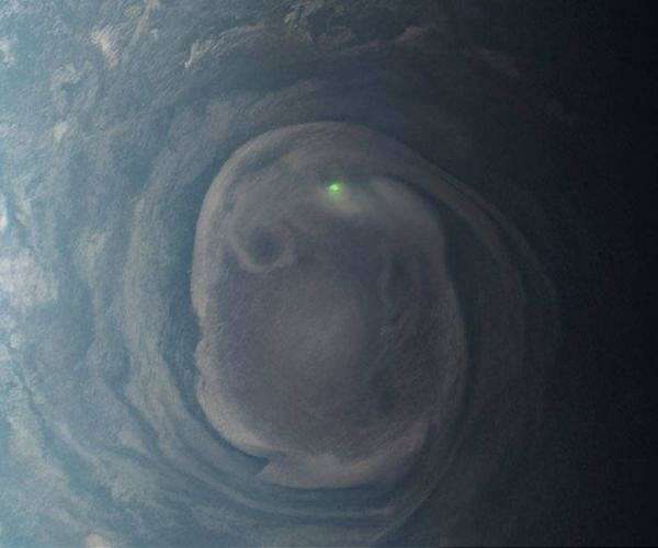 Juno captures lightning bolts above Jupiter's north pole