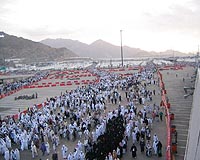 Muslim pilgrims turned away at Cairo airport amid flu ban