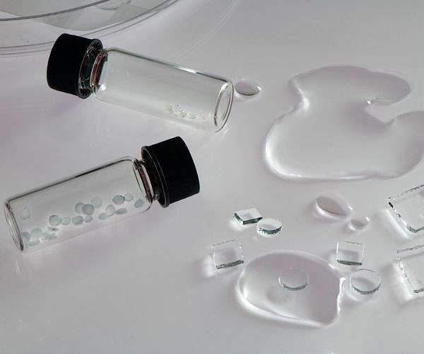 Even as temperatures rise, this hydrogel material keeps absorbing moisture