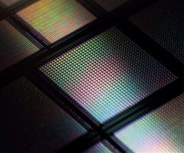 Next-generation memristor project aims for sustainable neuromorphic computing