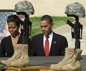 Obama urges Americans to remember countrymen at war