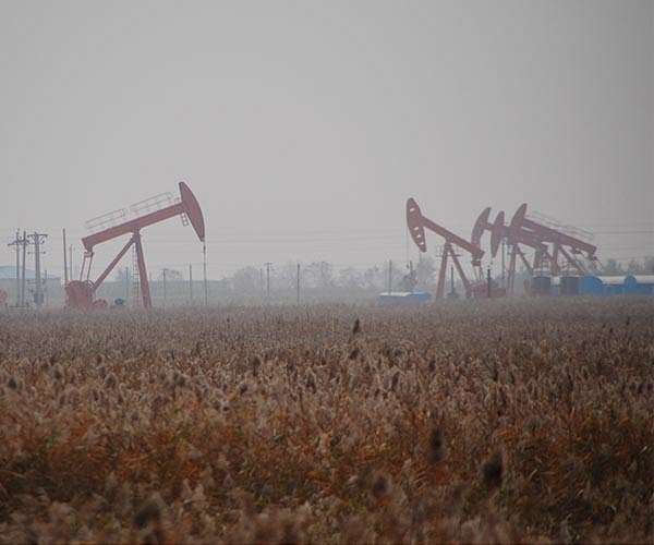 NGOs denounce banks financing new oil and gas projects