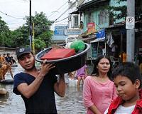 Philippines floods force 66,000 from homes