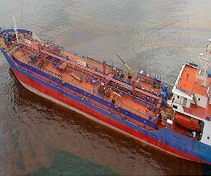 Beached Morocco oil tanker to be 'unloaded by Monday'