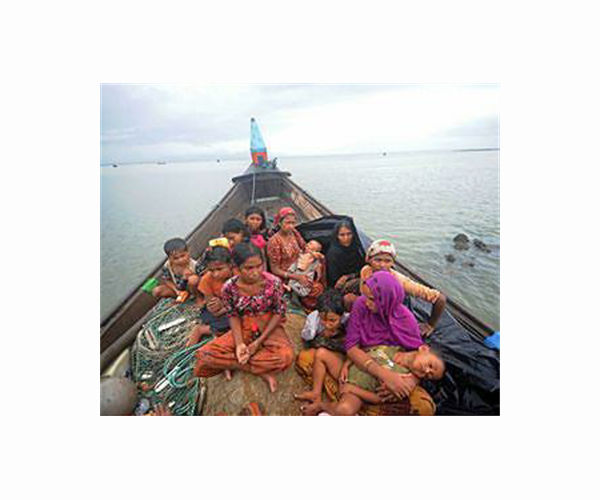 Sri Lanka navy rescues boat of 100 Rohingya refugees