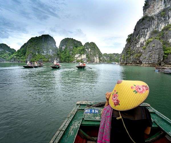 Vietnam's Ha Long Bay losing its hue