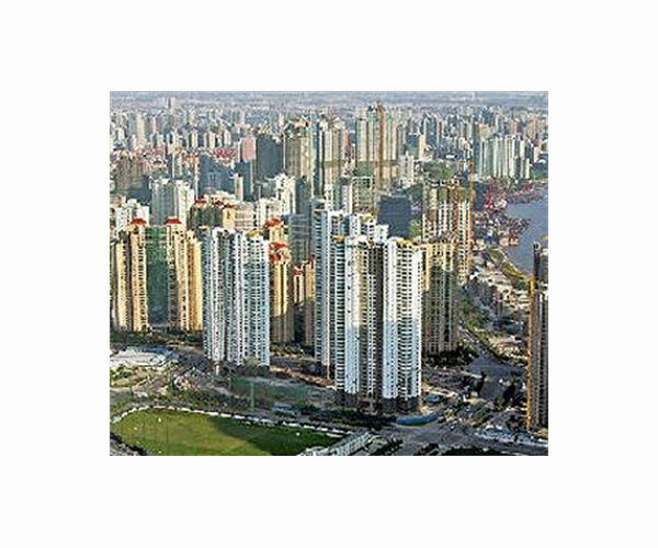 Empty shelves and anxiety as Shanghai Covid-19 cases surge