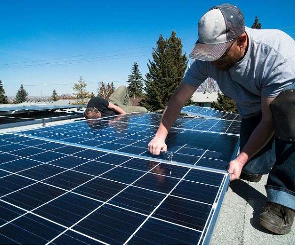 Neighbour to neighbour solar trading lifts returns and eases strain on the grid