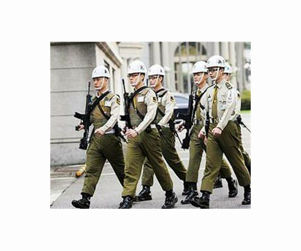 Taiwan troops simulate urban warfare with China