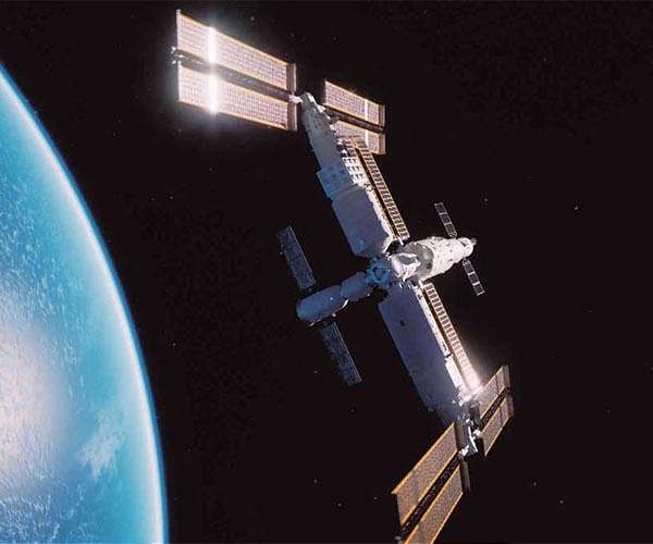 China's space industry hits new heights