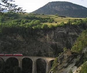 New Research Shows Rivers Cut Deep Notches In The Alps' Broad Glacial Valleys