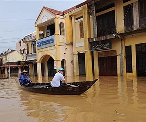 Vietnam, China lashed by tropical storm