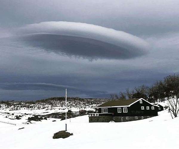 Why people tend to believe UFOs are extraterrestrial
