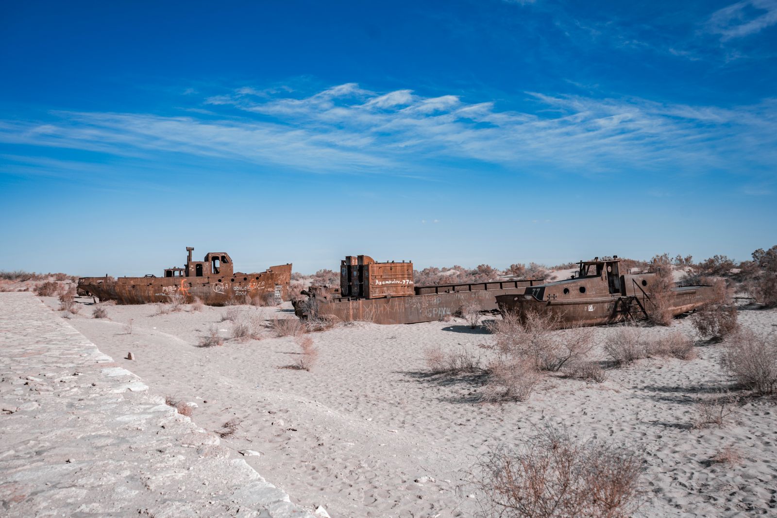 How did a Central Asian sea that lost roughly 90 percent of its water in 40 years claw back a northern lobe deep enough for fishing boats to return?
